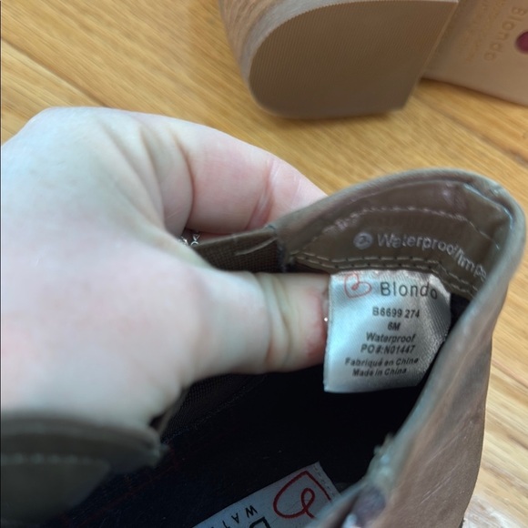 NWT Blondo Brown Chelsea Boots Ankle Height Suede - Picture 8 of 9